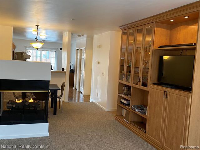39431 Springwater Drive, Northville, MI 48168