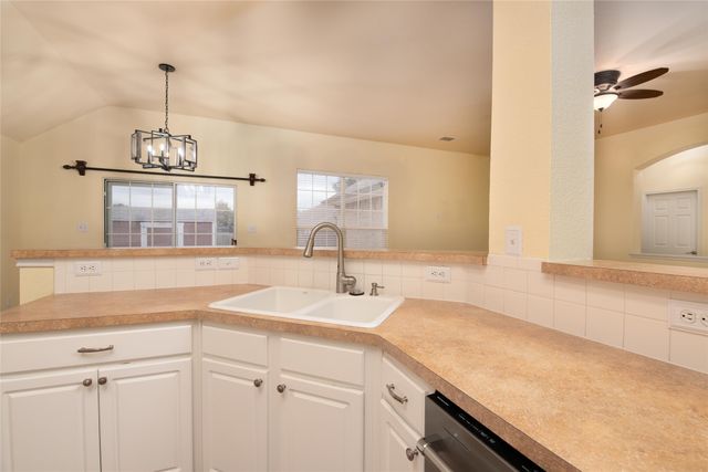 1302 Red Deer Way, Arlington, TX 76002