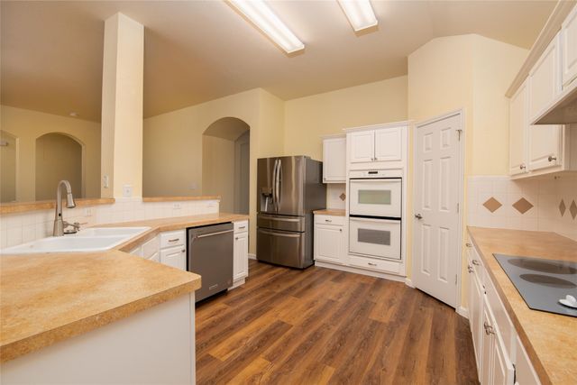 1302 Red Deer Way, Arlington, TX 76002