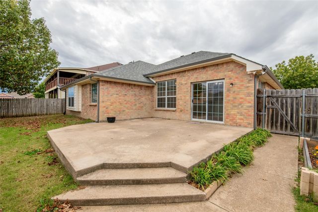 1302 Red Deer Way, Arlington, TX 76002