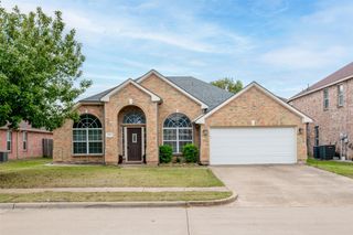 1302 Red Deer Way, Arlington, TX 76002