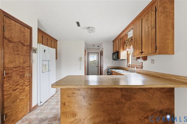 392 Rock Creek Ln, Dillwyn, VA 23936