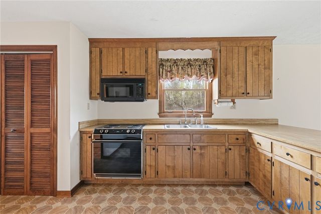 392 Rock Creek Ln, Dillwyn, VA 23936