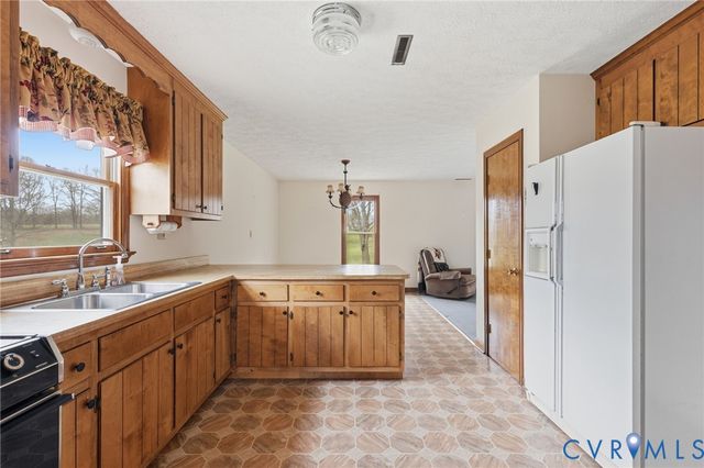 392 Rock Creek Ln, Dillwyn, VA 23936