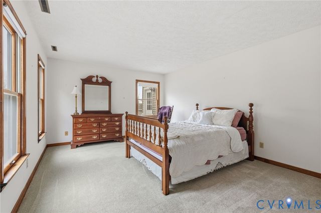 392 Rock Creek Ln, Dillwyn, VA 23936