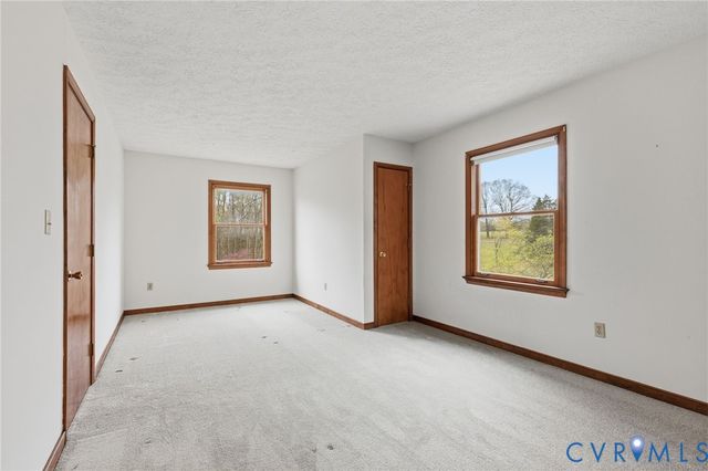 392 Rock Creek Ln, Dillwyn, VA 23936