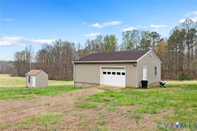 392 Rock Creek Ln, Dillwyn, VA 23936