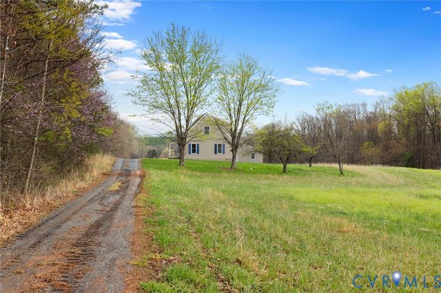 392 Rock Creek Ln, Dillwyn, VA 23936