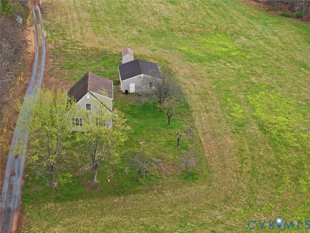 392 Rock Creek Ln, Dillwyn, VA 23936