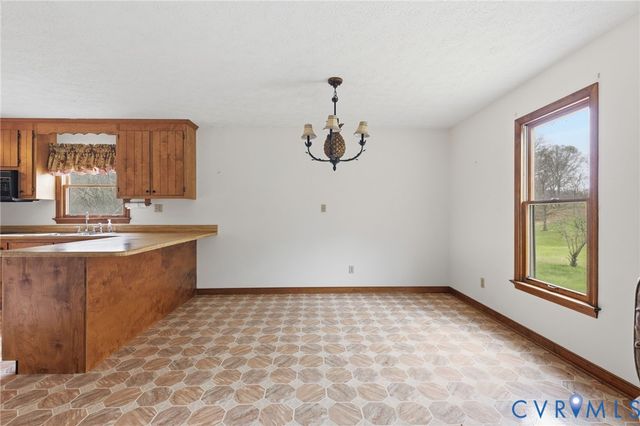 392 Rock Creek Ln, Dillwyn, VA 23936