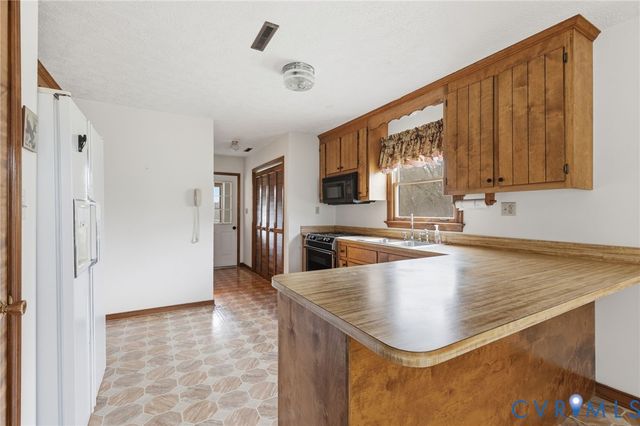 392 Rock Creek Ln, Dillwyn, VA 23936