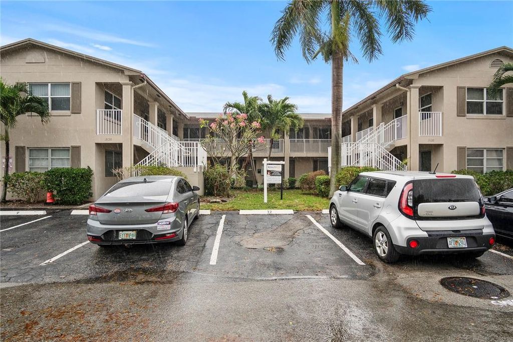 2130 NE 42ND Court 8, Lighthouse Point, FL 33064