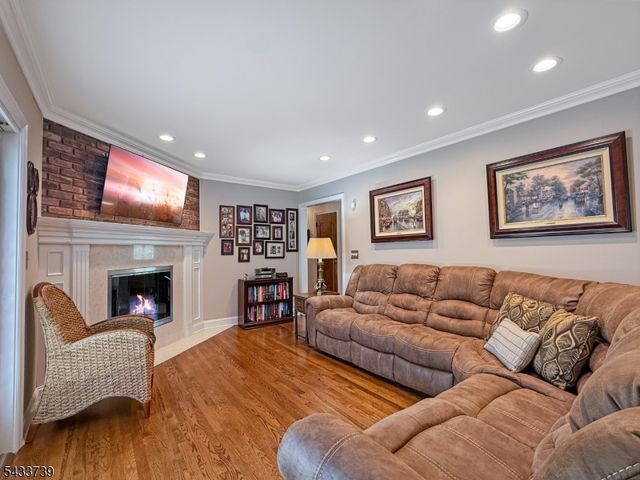 7 Vultee Dr, Florham Park Boro, NJ 07932