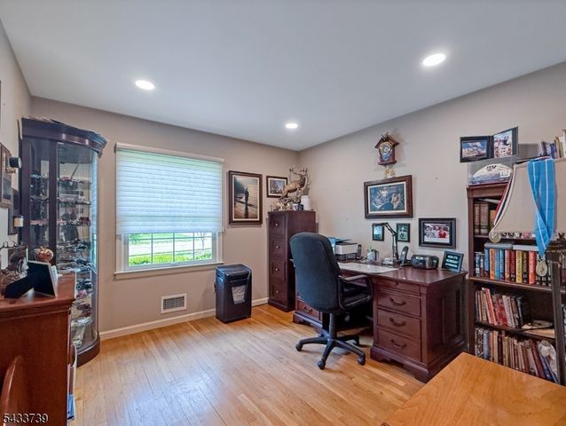 7 Vultee Dr, Florham Park Boro, NJ 07932