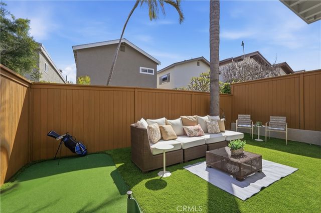 1530 Steinhart Avenue, Redondo Beach, CA 90278