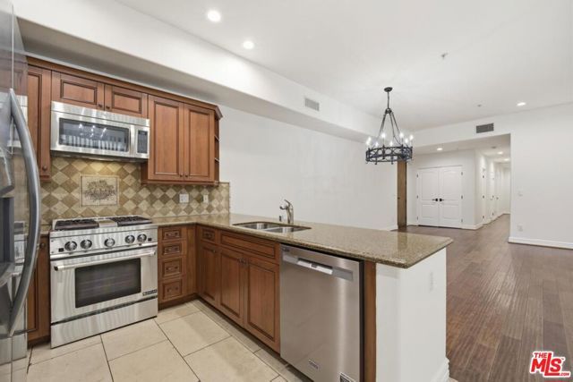 10913 Whipple Street 105, Toluca Lake (los Angeles), CA 91602