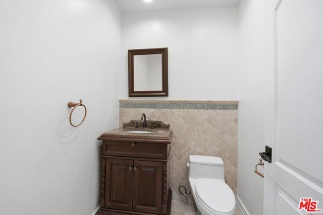 10913 Whipple Street 105, Toluca Lake (los Angeles), CA 91602