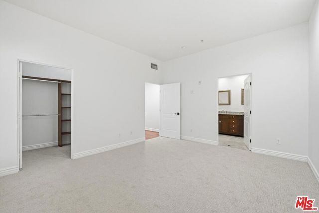 10913 Whipple Street 105, Toluca Lake (los Angeles), CA 91602