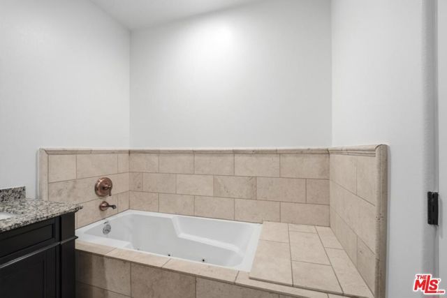 10913 Whipple Street 105, Toluca Lake (los Angeles), CA 91602