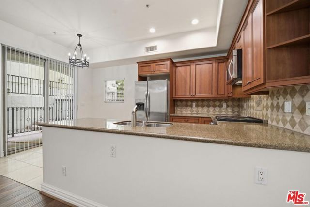 10913 Whipple Street 105, Toluca Lake (los Angeles), CA 91602