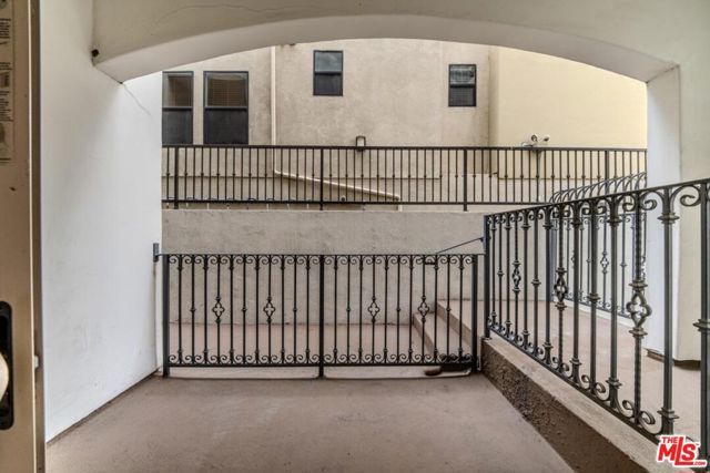 10913 Whipple Street 105, Toluca Lake (los Angeles), CA 91602