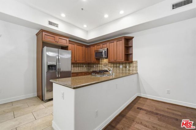 10913 Whipple Street 105, Toluca Lake (los Angeles), CA 91602
