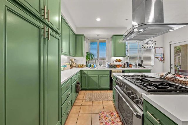 2007 Pleasant Waters Court, Spring Valley, CA 91977