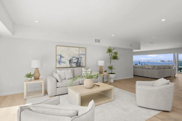 3611 Riviera, San Diego, CA 92109