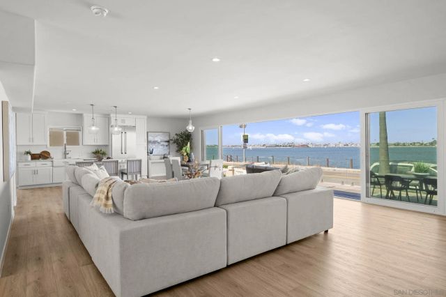 3611 Riviera, San Diego, CA 92109
