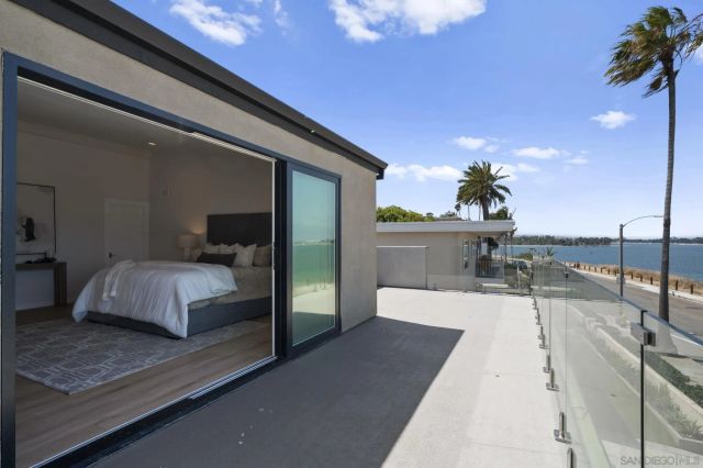 3611 Riviera, San Diego, CA 92109