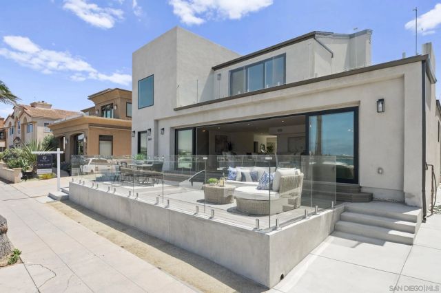 3611 Riviera, San Diego, CA 92109