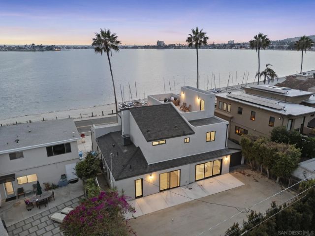 3611 Riviera, San Diego, CA 92109