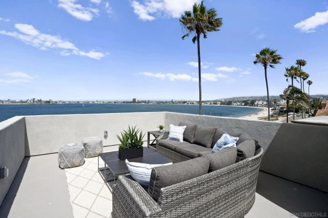 3611 Riviera, San Diego, CA 92109