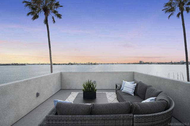 3611 Riviera, San Diego, CA 92109