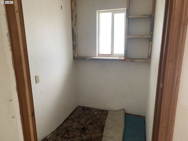 9241 Ne SCHUYLER St, Portland, OR 97220