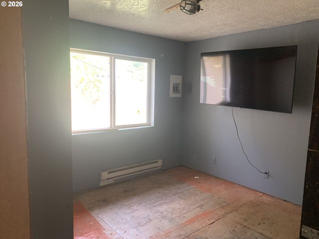 9241 Ne SCHUYLER St, Portland, OR 97220