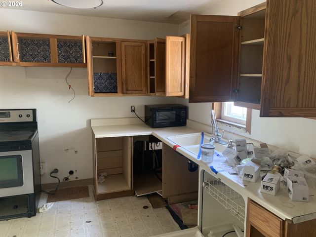 9241 Ne SCHUYLER St, Portland, OR 97220
