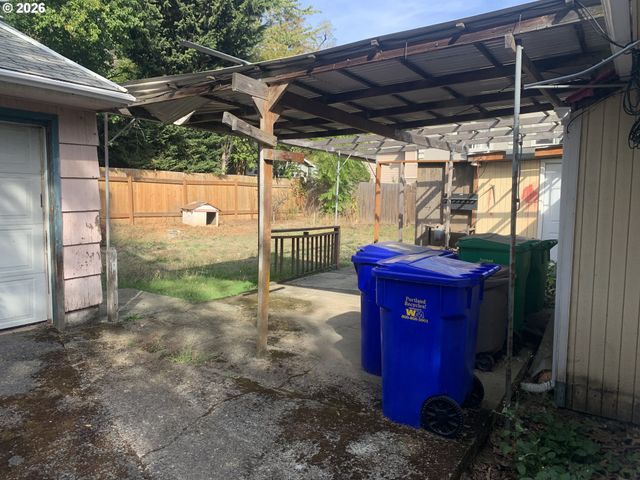 9241 Ne SCHUYLER St, Portland, OR 97220