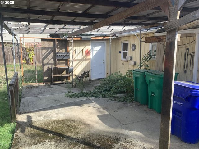 9241 Ne SCHUYLER St, Portland, OR 97220