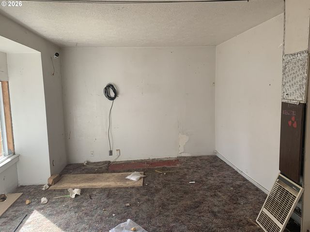 9241 Ne SCHUYLER St, Portland, OR 97220