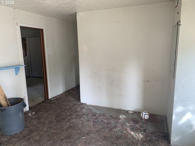 9241 Ne SCHUYLER St, Portland, OR 97220