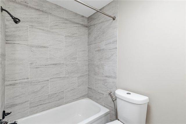 6195 Stafford Drive, North Olmsted, OH 44070