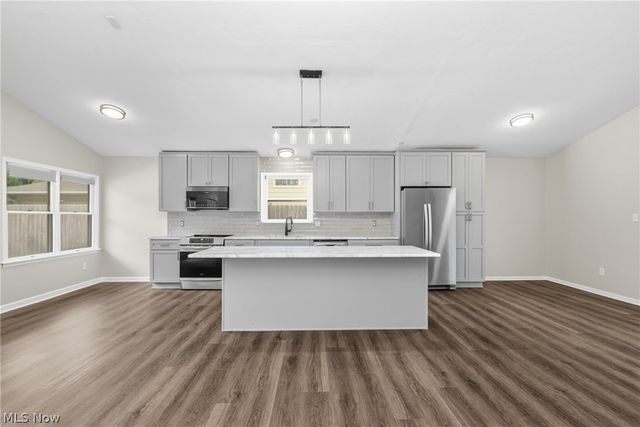 6195 Stafford Drive, North Olmsted, OH 44070