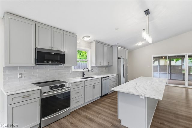 6195 Stafford Drive, North Olmsted, OH 44070