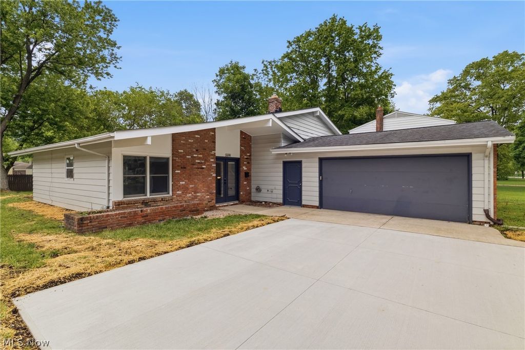 6195 Stafford Drive, North Olmsted, OH 44070