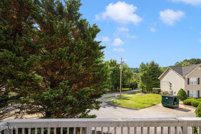 2121 South Greenwood Drive Apt 100, Johnson City, TN 37604