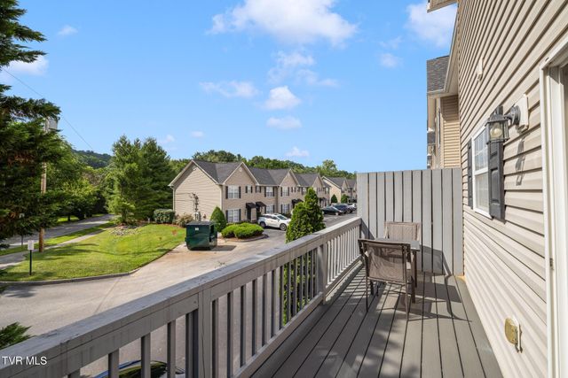 2121 South Greenwood Drive Apt 100, Johnson City, TN 37604