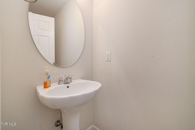 2121 South Greenwood Drive Apt 100, Johnson City, TN 37604