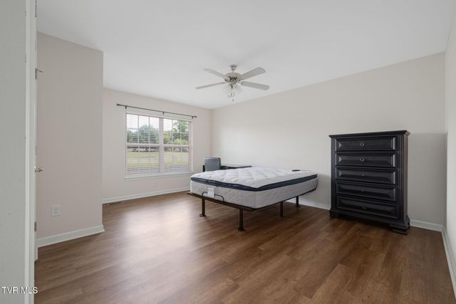 2121 South Greenwood Drive Apt 100, Johnson City, TN 37604