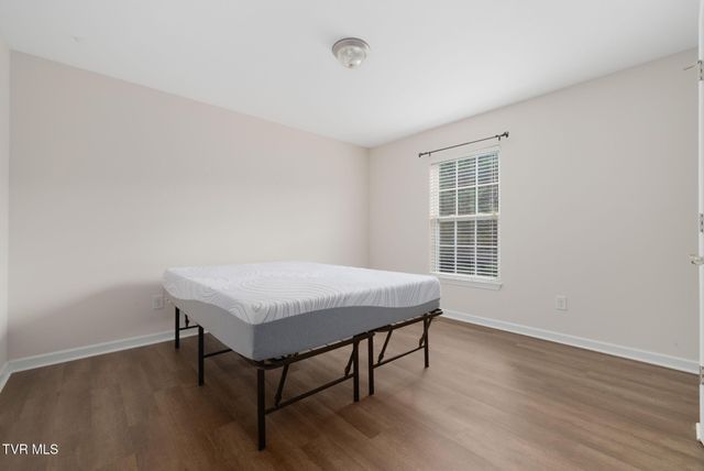 2121 South Greenwood Drive Apt 100, Johnson City, TN 37604